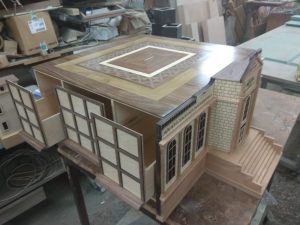 חריטה בלייזר על עץ