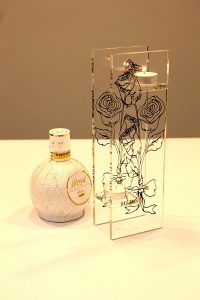 חריטת לייזר על זכוכית