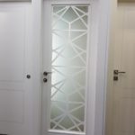 חיתוך משרבייה ממתכת לדלת