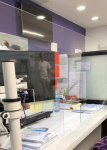 מחיצת קורונה שקופה