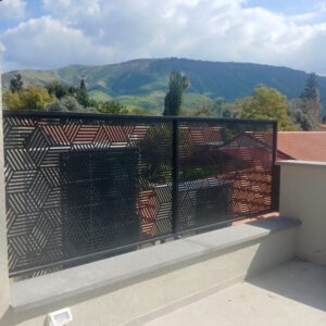 מעקה מרפסת בחיתוך לייזר