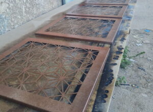 משרביה מעוצבת בגוון חלודה