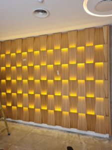 חיפוי קיר מואר