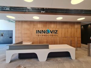 לוגו קיר מעוצב